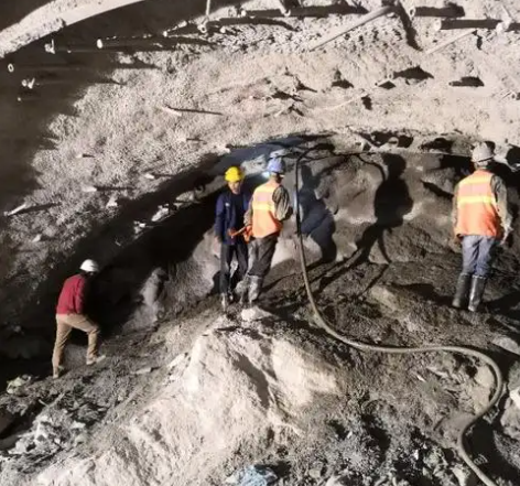 青阳拱顶带模注浆料的施工流程及注意事项